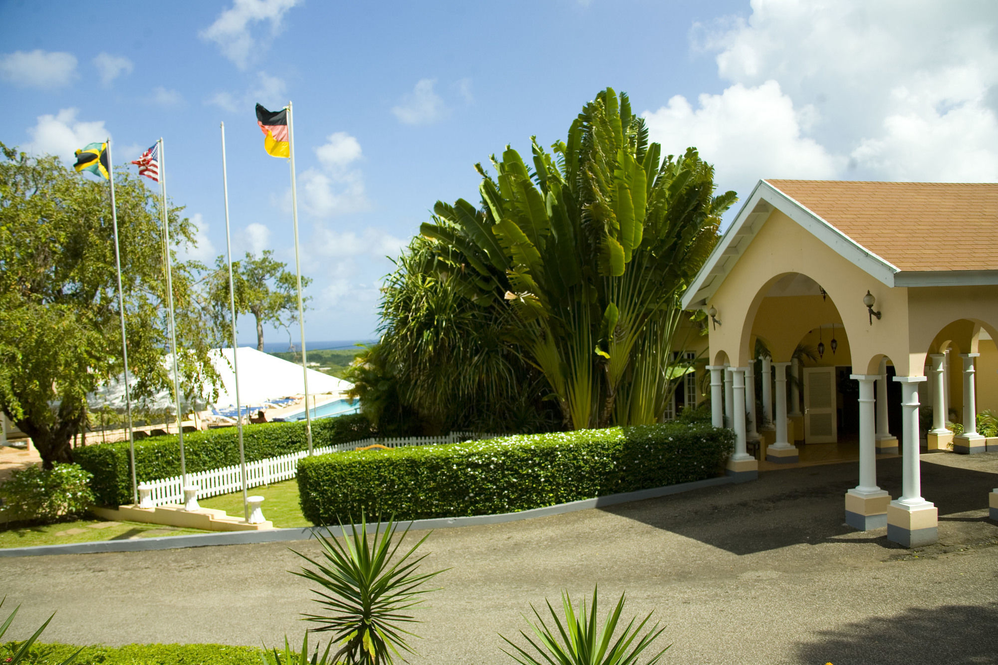 Cardiff Hotel And Spa Runaway Bay Exterior foto